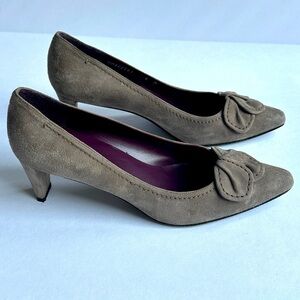 Stuart Weitzman Elegant Taupe Suede Bow Detail Contemporary Career Pumps Sz 8